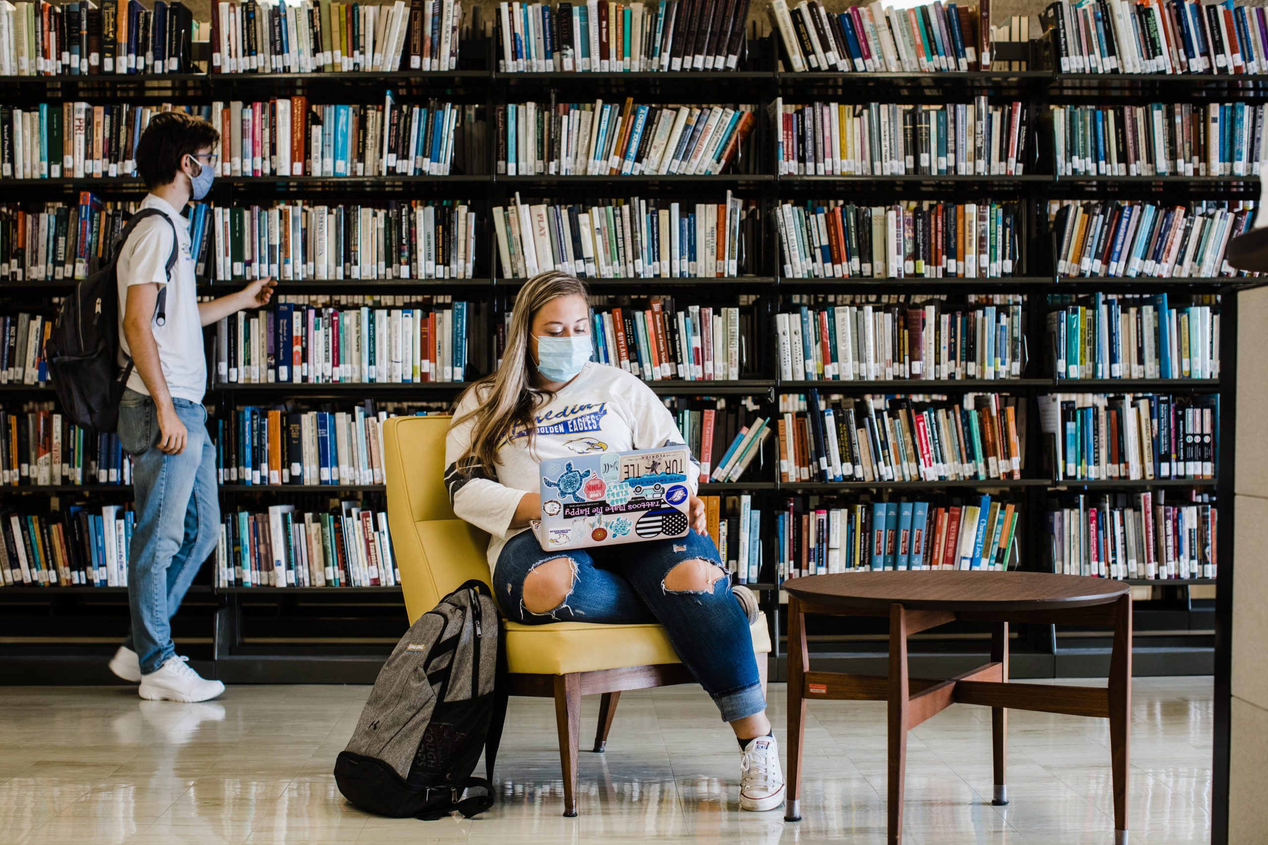 Spalding student Maddi Jaggers studies in library