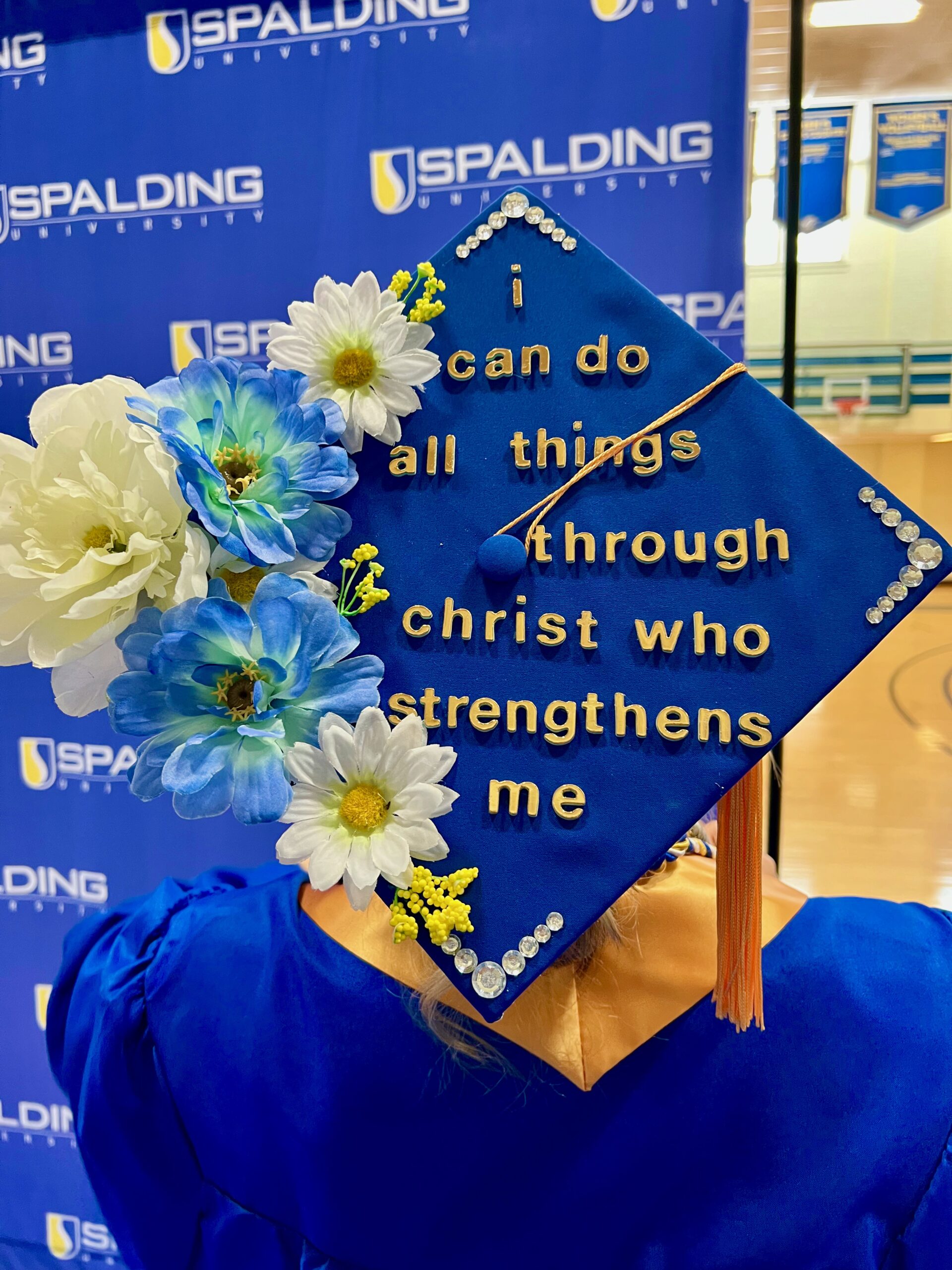 Decorated mortarboard reading "I can do all thing through Christ who strengthens me"